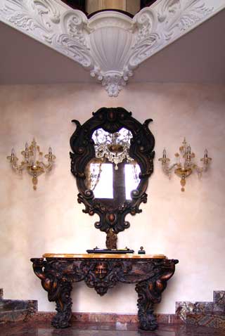 Консоль и рама в классическом стиле Материал: Дерево орех, патина, зеркало. Автор: Татьяна Комарчук