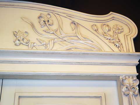 Двери в стиле модерн Материал: дерево, патина. Скульптор: Татьяна Комарчук