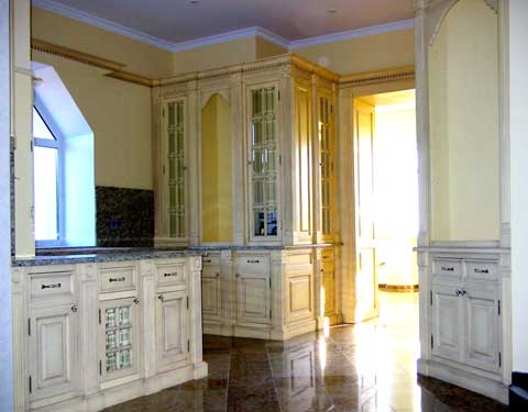 Кухонный гарнитур Материал: Дерево, патина. Скульптор: Татьяна Комарчук