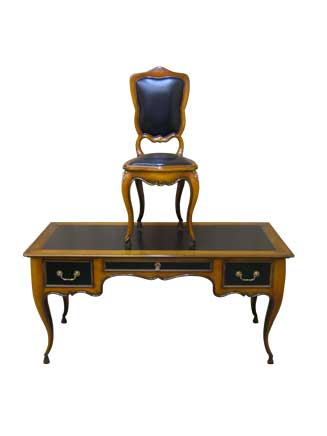 Письменный стол и стул Материал: дерево