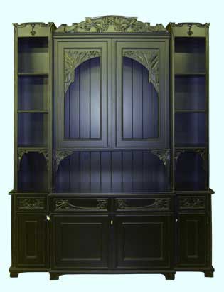 Шкаф в стиле модерн Материал: дерево, патина. Скульптор: Татьяна Комарчук