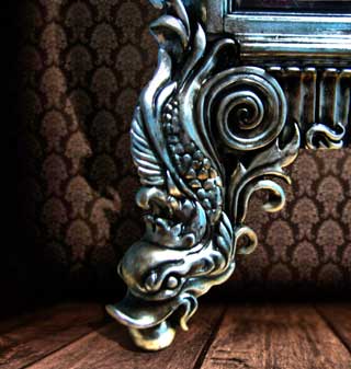 Урна  Материал: Мрамор, дерево, патина. Скульптор: Татьяна Комарчук