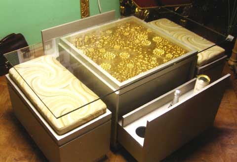 Панно для винного столика. Скульптор: Татьяна Комарчук