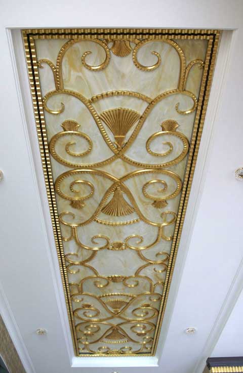 Винный столик. Скульптор: Татьяна Комарчук