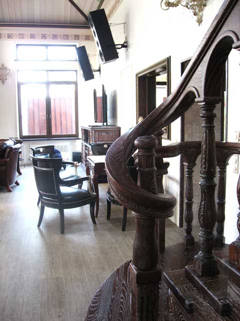 Отделка стен панельными элементами декора