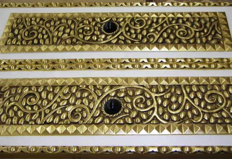 Лепной декор кровати. Скульптор: Татьяна Комарчук