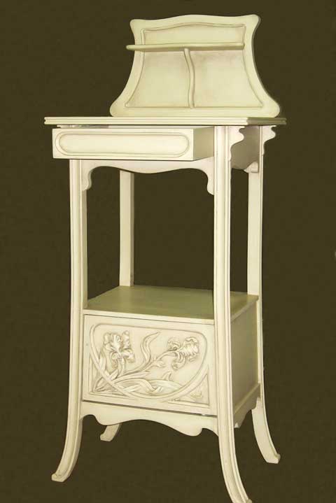 Тумба. Скульптор: Татьяна Комарчу