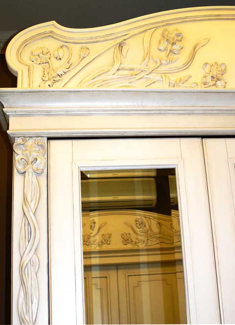 Тумба. Скульптор: Татьяна Комарчу