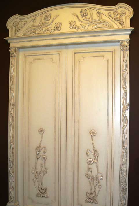 Шкаф в стиле модерн. Скульптор: Татьяна Комарчук