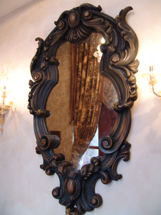 Рама в класическом стиле Материал: Дерево орех, патина зеркало. Автор: Татьяна Комарчук