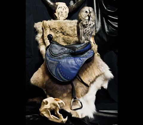 Спортивное прогулочное седло Пума Материал: Натуральная кожа, фурнитура Авторы: Татьяна Комарчук, Георгий Бацазов