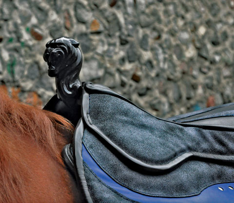 Ручка на передней луке Голова Коня Материал: бронза, патина Автор: Татьяна Комарчук