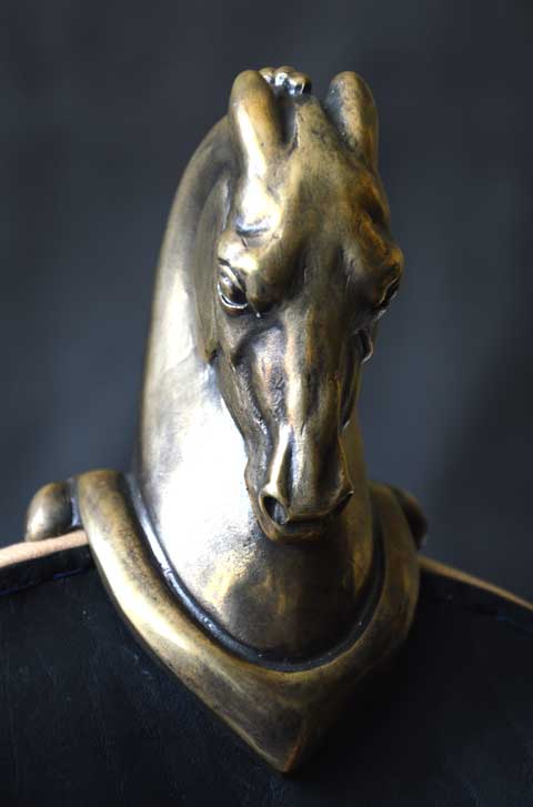 Ручка на передней луке Голова Коня Материал: бронза, патина Автор: Татьяна Комарчук