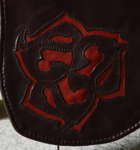 Аппликация коловрат на прогулочном седле Кельт Авторы: Татьяна Комарчук, Георгий Бацазов