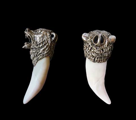 Амулет Неуязвимость Медведя Навершие голова Медведя Медвежий клык символизирует мощь, бесстрашие, силу, мудрость. Оберег защищает от скрытых врагов, злого глаза, порчи. Материал: Серебро. Автор: Татьяна Комарчук