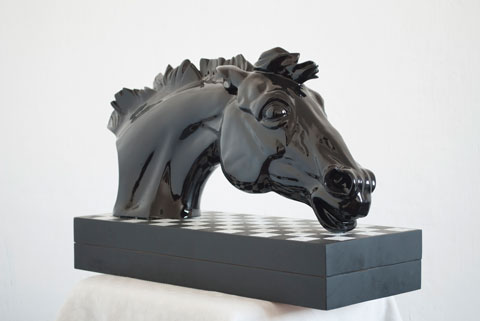 Скульптура: Шахматный Конь. Материал: Акрил, дерево Автор: Татьяна Комарчук