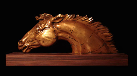 Скульптура: Голова коня. Материал: Акрил, дерево, патина Автор: Татьяна Комарчук