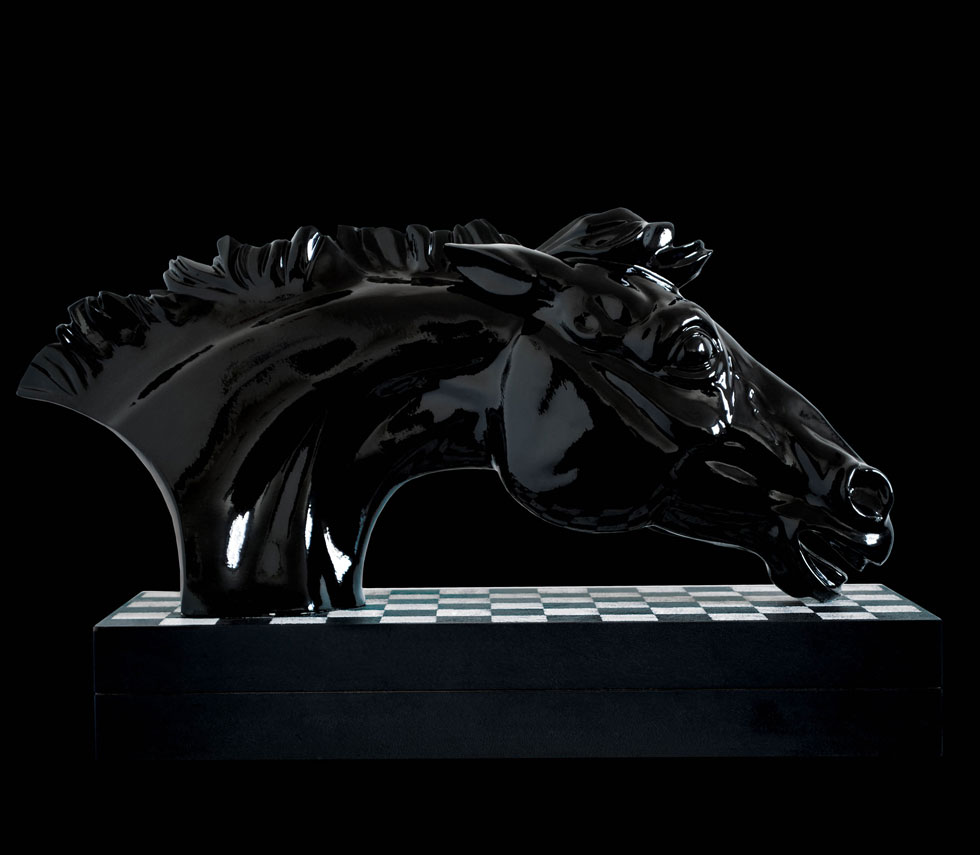 Скульптура: Шахматный Конь. Материал: Акрил, дерево Автор: Татьяна Комарчук