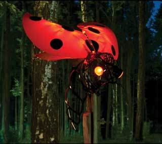 Скульптура: Божья Коровка. Материал: Металл, пластик, патина, дерево, светодиоды Автор: Татьяна Комарчук