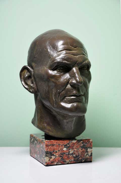 Портрет: Карелин. Материал: Бронза, патина, мрамор Автор: Никита Феклин