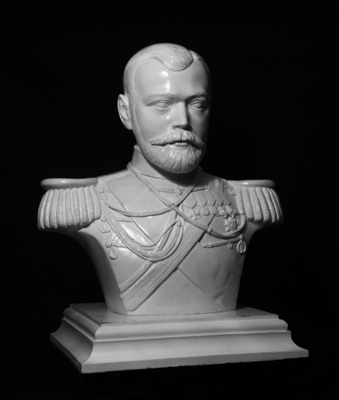 Портрет: Николай II.  Материал: Гипс, тоннирование Автор: Татьяна Комарчук