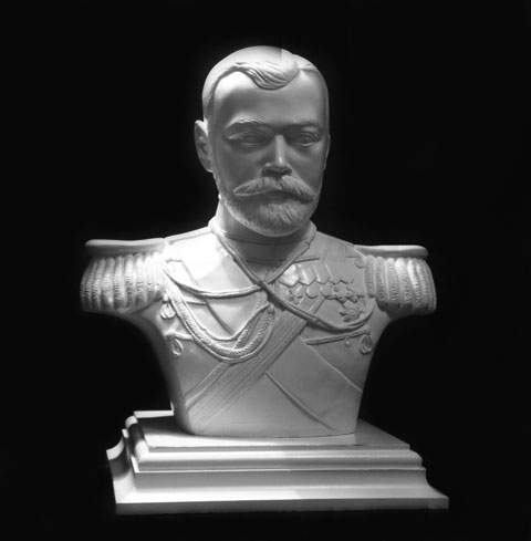 Портрет: Николай II. Материал: Гипс, тоннирование Автор: Татьяна Комарчук