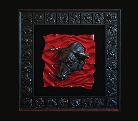 Рельеф: Коррида Материал: Литьевое дерево, патина, стекло, дерево. Автор: Татьяна Комарчук