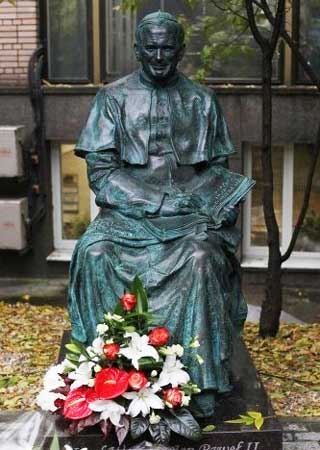 Скульптура: Римский Папа Иоан Павел II. Авторы: Илья Фёклин, Никита Фёклин