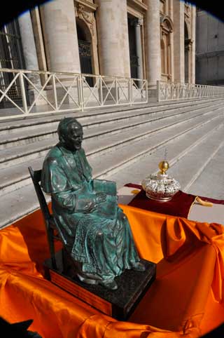 Скульптура: Римский Папа Иоан Павел II. Авторы: Илья Фёклин, Никита Фёклин