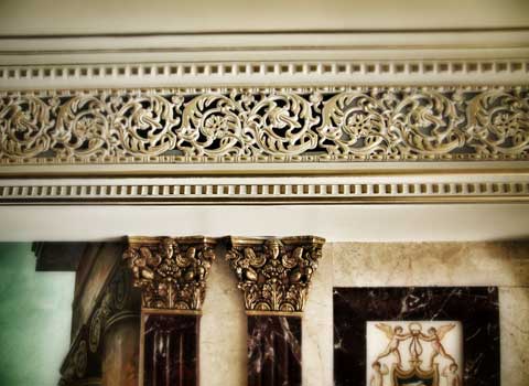 Капители, фриз Материал: Акрил, патина. Скульптор: Татьяна Комарчук