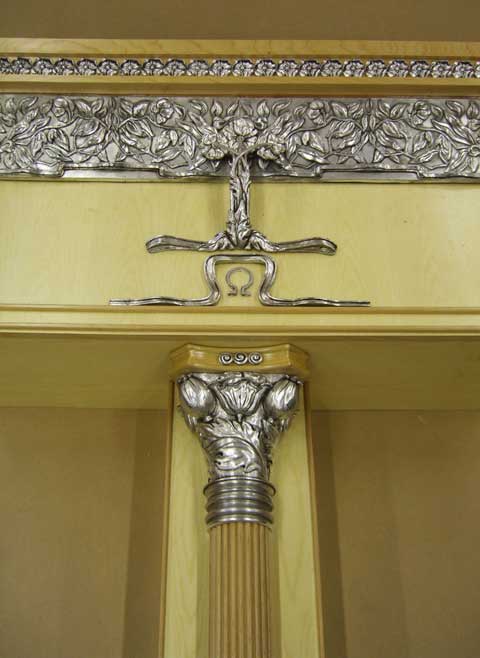 Капители, фриз, пилястра, декоративные элементы  Материал: Акрил, патина, дерево. Скульптор: Татьяна Комарчук