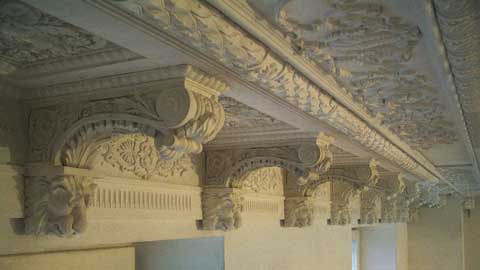 Кронштейн, фриз, тяги, кессоны Материал: Гипс, тонировка. Скульптор: Татьяна Комарчук 