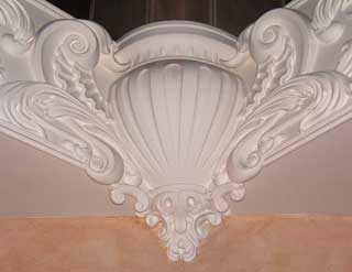 Фриз с угловым элементом вазой Материал: Гипс, Фибробетон. Скульптор: Татьяна Комарчук