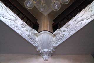 Фриз с угловым элементом вазой Материал гипс, фибробетон. Скульптор: Татьяна Комарчук