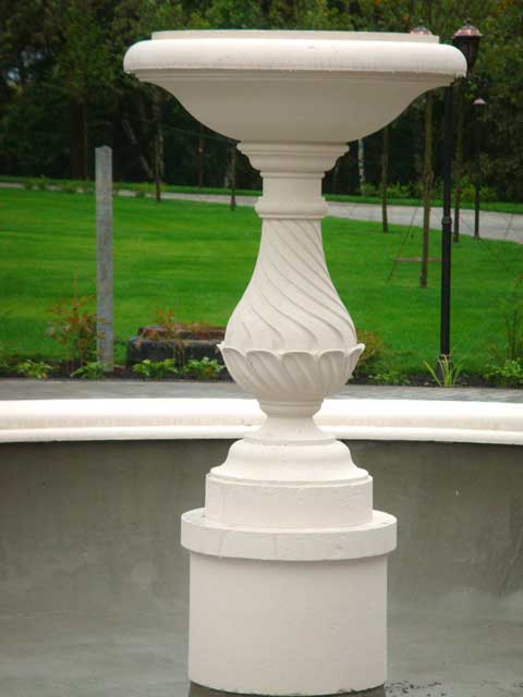 Фантан Материал: Бетон, тонировка. Скульптор: Татьяна Комарчук