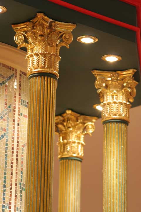 Колонны, копители Материал: Гипс, патина. Скульптор: Татьяна Комарчук