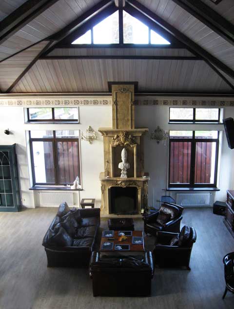 Камин Материал: литьевой камень, патина. Скульптор: Татьяна Комарчук