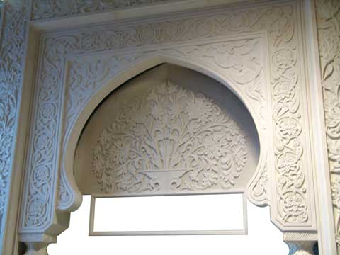 Камин Материал: Литьевой камень, тонировка. Скульптр: Татьяна Комарчук