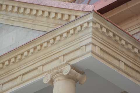 Капитель, колонна, фриз, карниз Материал: Бетон, тонировка