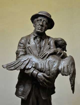 Скульптура: Панинковский. (Золотой теленок) Материал:бронза, патина Автор: Илья Феклин