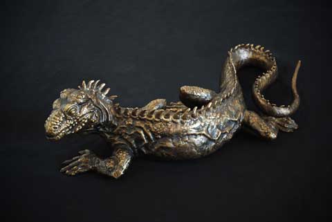 Скульптура: Игуана. Материал: Бронза, патина Автор: Татьяна Комарчук