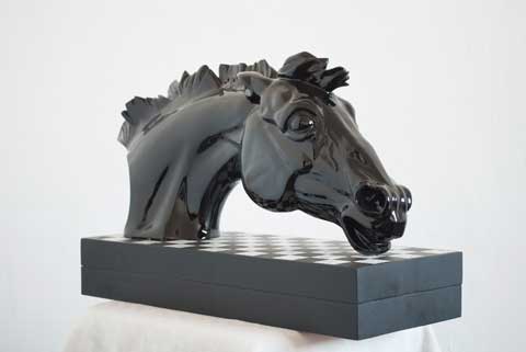 Скульптура: Шахматный Конь. Материал: Акрил, дерево Автор: Татьяна Комарчук