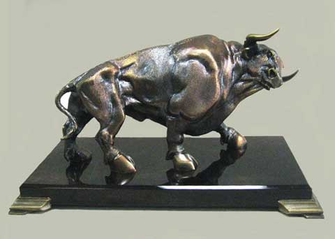 Скульптура: Биржевой Бык. Материал: Бронза, патина, мрамор Автор: Татьяна Комарчук